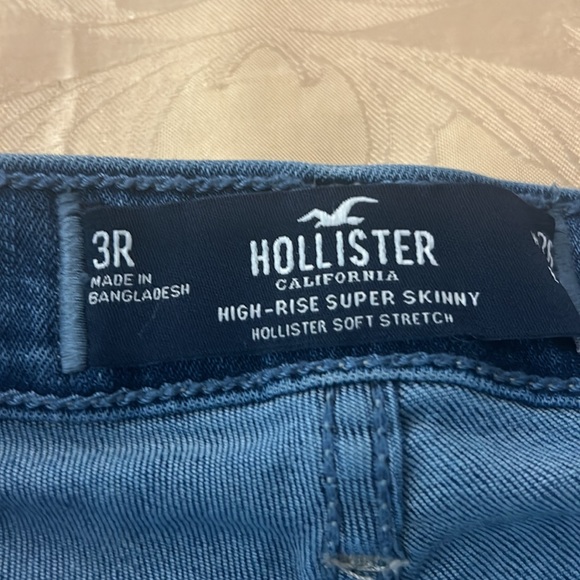 Hollister Women’s Distressed Skinny Jeans. Size 3R 26x29. - Picture 3 of 5